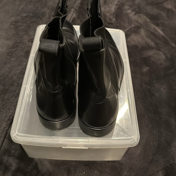 11-1/2 Black “Gucci” Chelsea men boot. Lightly worn and no damage - Picture 5 of 10